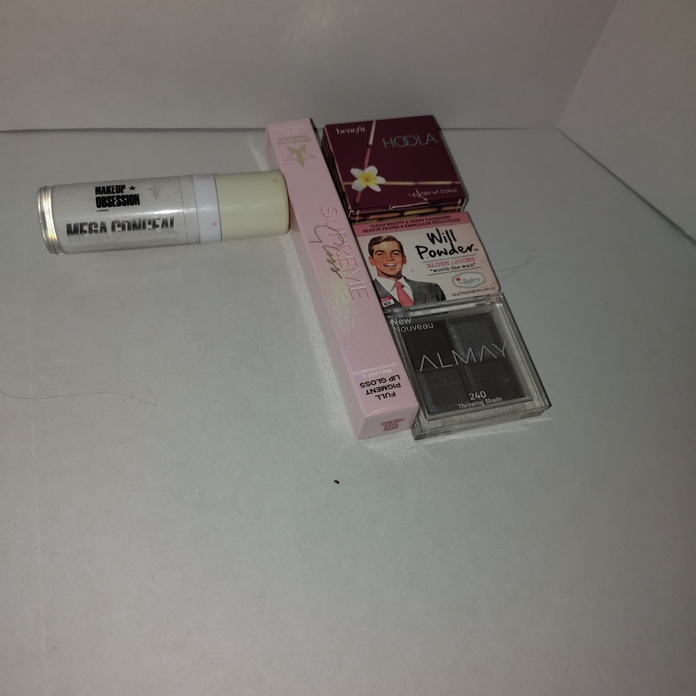 Almay Gray Eyeshadow and Mega Conceal Set